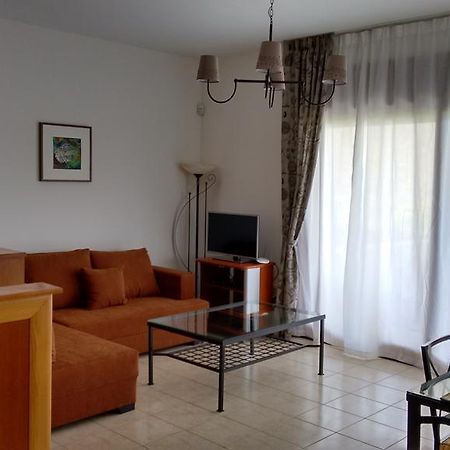 Tholos Bay Suites Kavoúsion Quarto foto