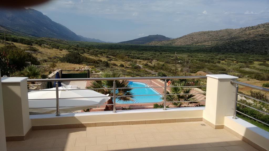 Tholos Bay Suites Kavoúsion Quarto foto