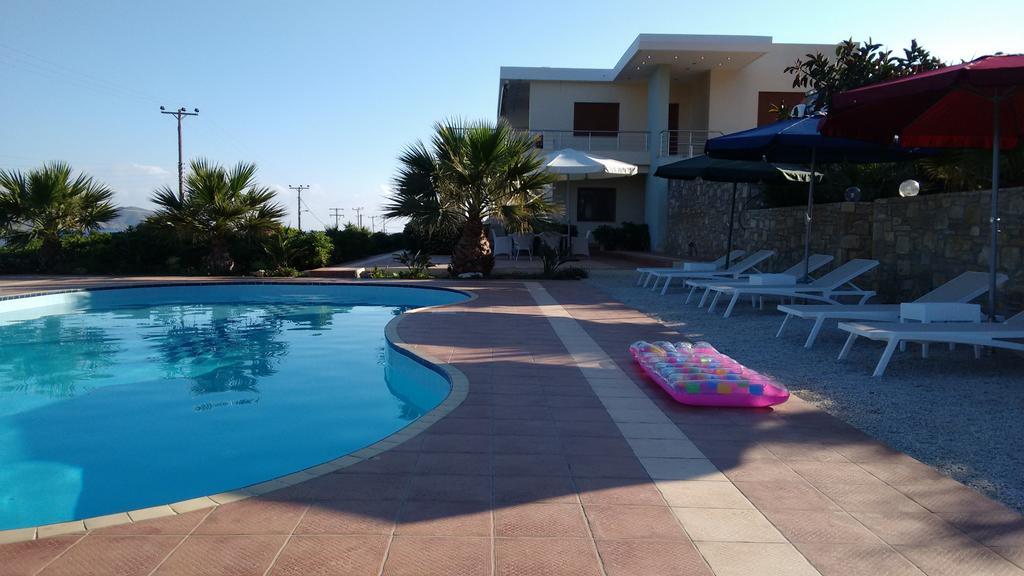 Tholos Bay Suites Kavoúsion Quarto foto